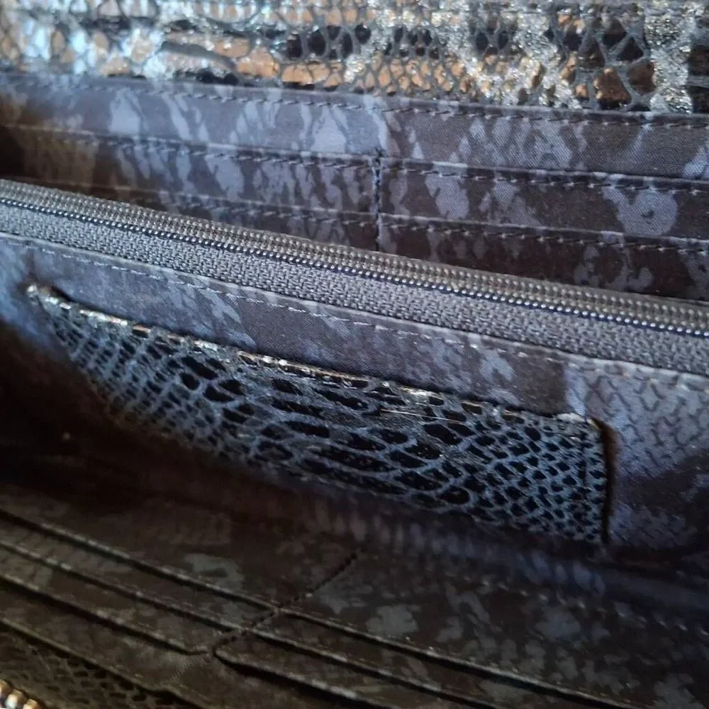 Kenneth Cole New York Black Faux Snakeskin Zip Wallet 16 Card Slots Metallic Lea